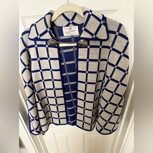 VTG MOD PURPLE & TAUPE CAPE by Cadillac. Sz M Cool ornate metal closure.Wool